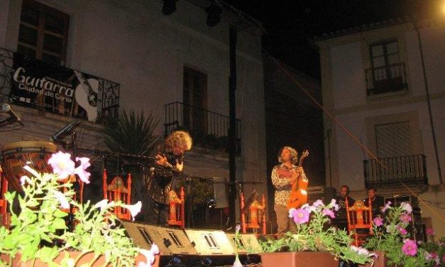 José Mercé cosecha un éxito de público en su concierto en Coria durante el XIV Festival de Guitarra Clásica