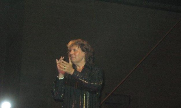 José Mercé cosecha un éxito de público en su concierto en Coria durante el XIV Festival de Guitarra Clásica