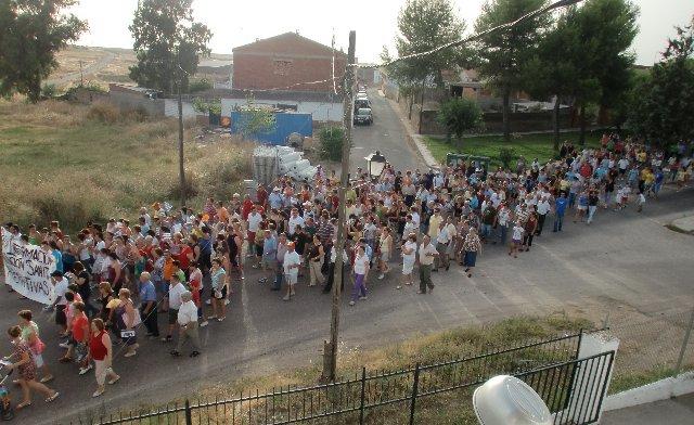Unos 500 vecinos de Esparragalejo y La Garrovilla protestan por la gestión de las obras de la Ex-209