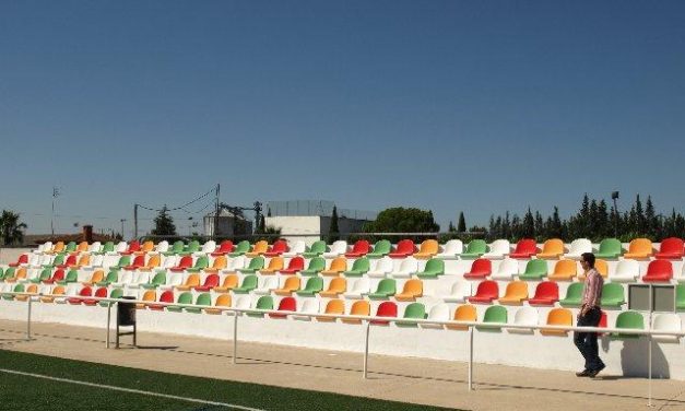 El campo de fútbol de La Vega en Moraleja aumenta su capacidad en un 200% con la ampliación del graderío