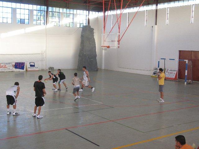 El Campus de Baloncesto 2010 de Moraleja congrega a 30 participantes de entre 5 y 17 años de edad