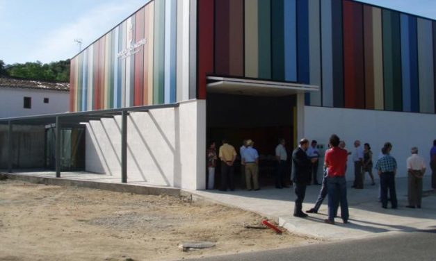 Los vecinos de Valdeobispo estrenan el edificio de Usos Múltiples que ha supuesto una inversión de 136.000 €
