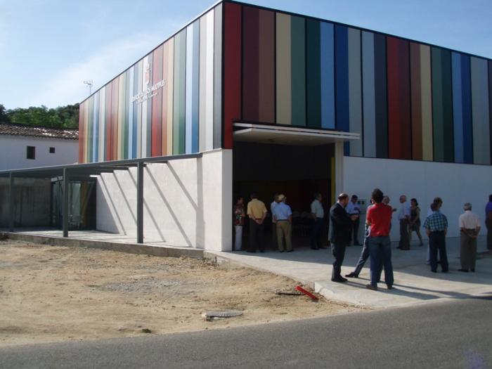 Los vecinos de Valdeobispo estrenan el edificio de Usos Múltiples que ha supuesto una inversión de 136.000 €