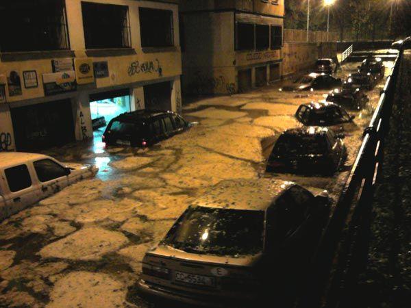 Una gran tormenta de granizo deja en Cáceres 43 litros por metro cuadrado y causa numerosos daños