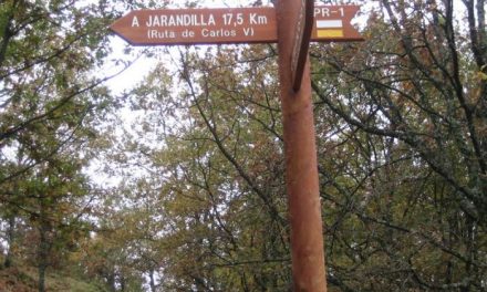 La XXIII edición de la Ruta de Carlos V reúne a 800 caminantes en la población de Jarandilla de la Vera