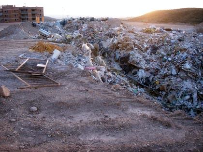 Ecologistas denuncia ante el Seprona que hay doce escombreras ilegales en el casco urbano de Badajoz