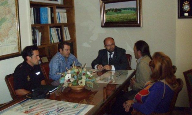El Subdelegado del Gobierno en Cáceres se reúne con la directiva de la Agrupación de Asociaciones de Vecinos