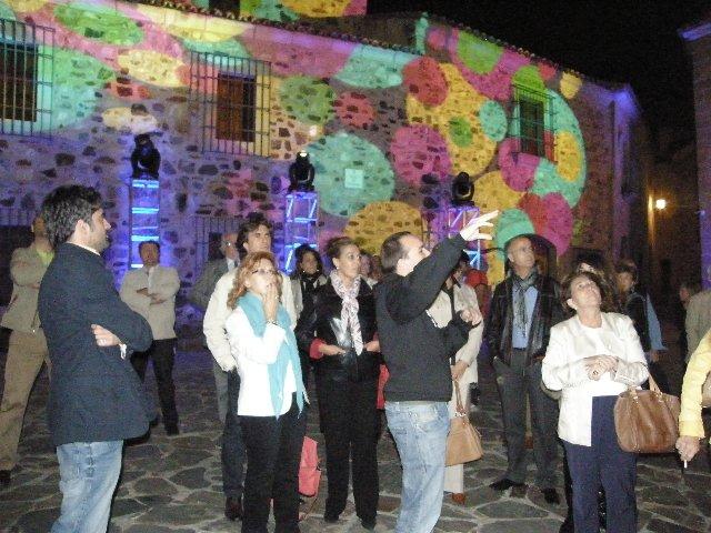 Arranca en Cáceres el II Urban Screens con 16 instalaciones audiovisuales en edificios representativos