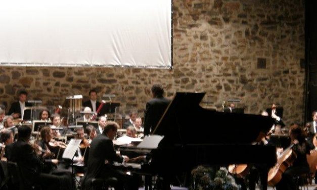 La Orquesta de Extremadura estrena la obra del conocido compositor Roque Baños denominada «Cáceres»