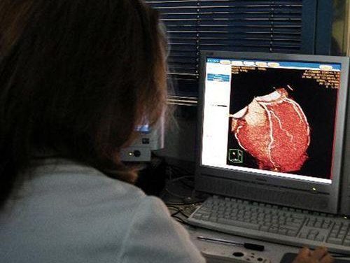 Sanidad anima a los médicos de urgencias a mejorar su formación en arritmias cardiacas para salvar vidas