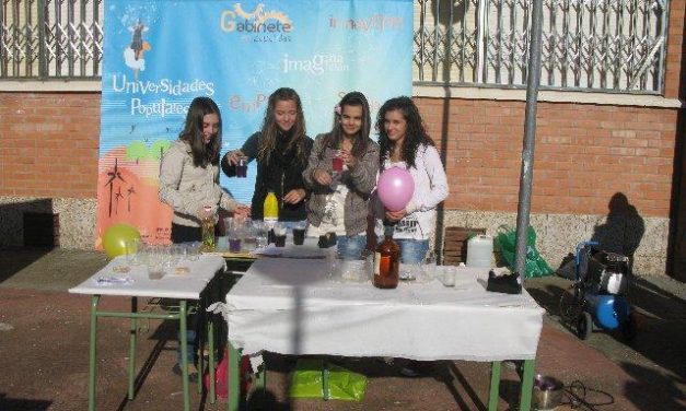 La actividad de ciencia “Experimenta 2” reúne a 60 alumnos en el patio del IES Jálama de Moraleja