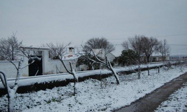 Cinco carreteras se encuentran cortadas al tráfico por nieve en Sierra de Gata y el Valle del Jerte
