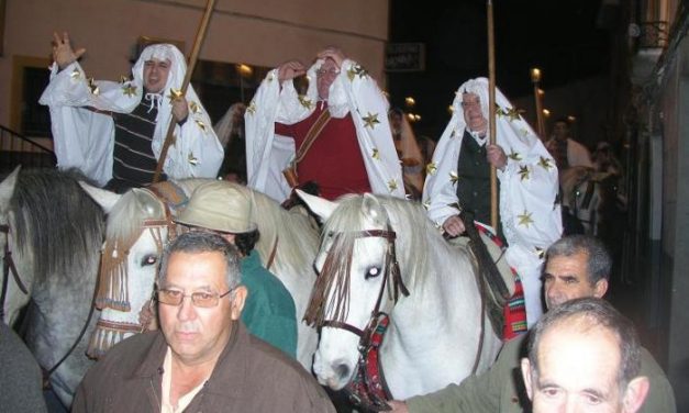 La localidad de Torrejoncillo vive este martes su noche más grande del año con la celebración La Encamisá