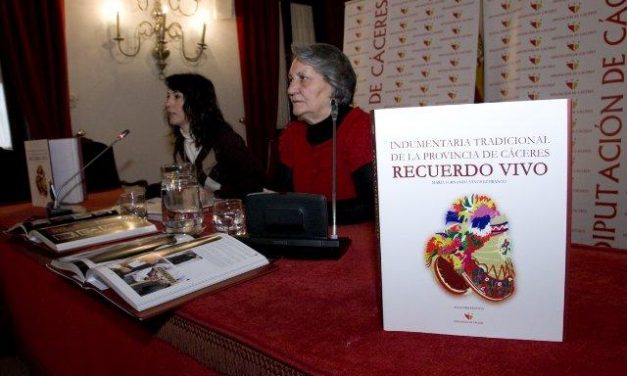 La Diputación reedita 1.000 ejemplares más de la obra «Indumentaria tradicional de la provincia de Cáceres»
