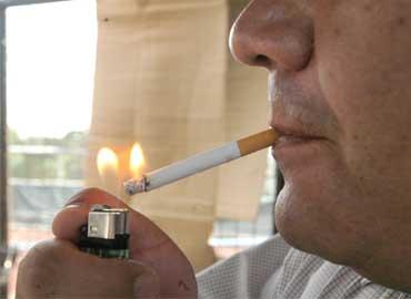 Los fumadores de Coria y Moraleja cumplen y respetan la nueva normativa de la Ley Antitabaco
