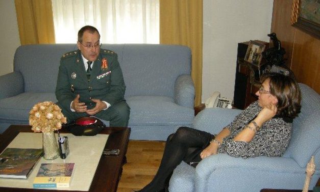 La delegada del Gobierno en Extremadura recibe al director de la Academina de Tráfico de la Guardia Civil