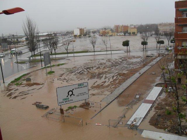 Las asociaciones de vecinos de Villanueva de la Serena culpan a las rotondas de las continuas inundaciones