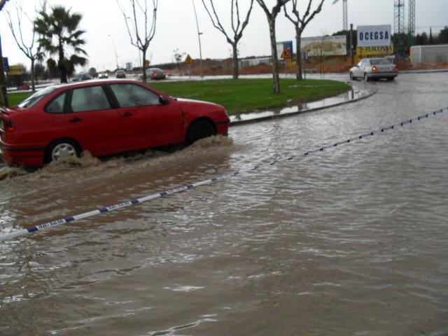 Las asociaciones de vecinos de Villanueva de la Serena culpan a las rotondas de las continuas inundaciones