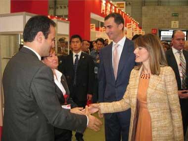 Los Príncipes de Asturias visitan el stand extremeño de la Feria de la Alimentación Food and Hotel de China