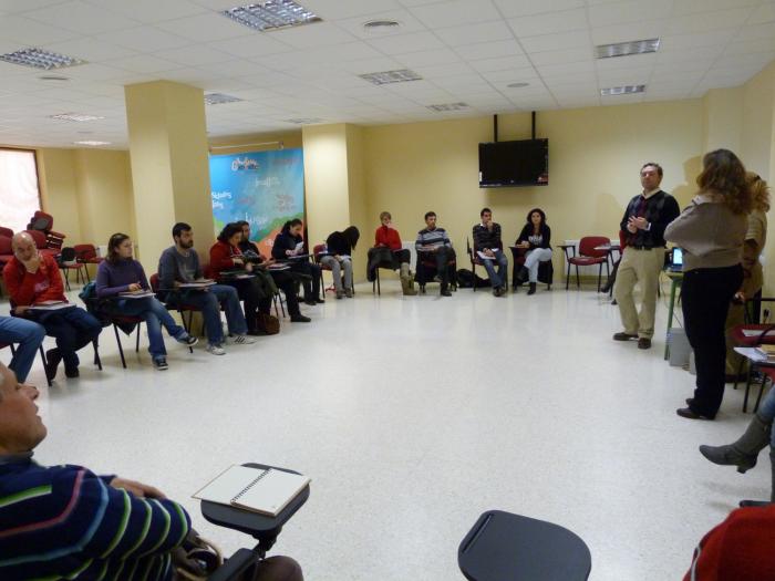 Directores y técnicos de universidades populares de la región participan en un curso de creatividad en Mérida