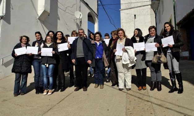 Castañar de Ibor forma a 15 mujeres en atención sociosanitaria a través del Proyecto Isla de Diputación