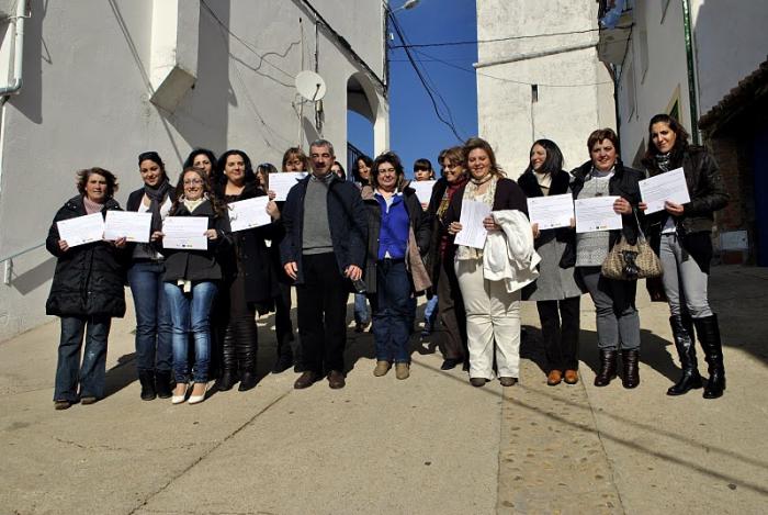 Castañar de Ibor forma a 15 mujeres en atención sociosanitaria a través del Proyecto Isla de Diputación