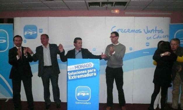 Pedro Caselles es arropado por el PP regional en la presentación oficial de su candidatura en Moraleja