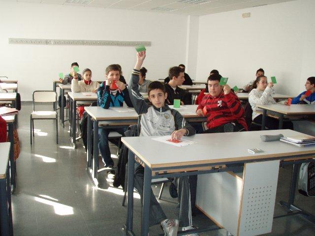 Los alumnos del IESO «Vía Dalmacia» de Torrejoncillo participan en el taller del amor romántico