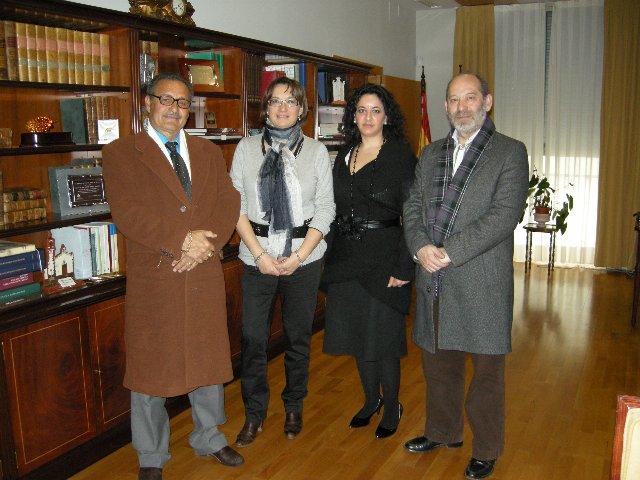 La delegada del gobierno recibe a la Federación de Asociaciones Gitanas de Extremadura