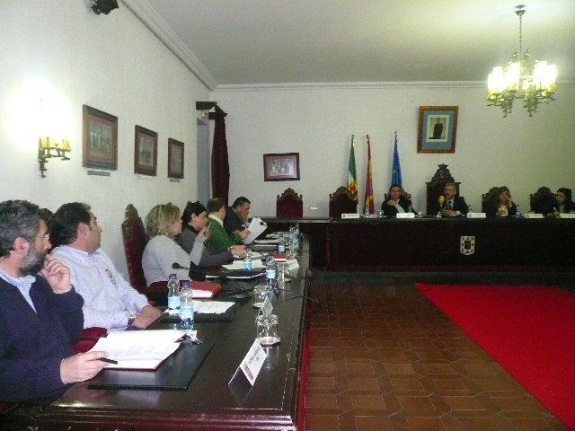 El Ayuntamiento de Coria respalda las demandas de los regantes y aprueba una moción de apoyo