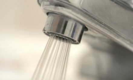 UCE denuncia que el cobro trimestral del agua incrementa las facturas hasta un 73% en las ciudades