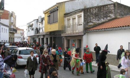 Los niños de la guardería Colorines de Moraleja protagonizan el primer desfile del carnaval