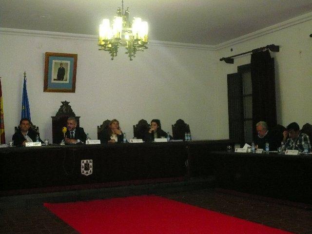 El alcalde de Coria, Juan Valle, asegura que la deuda a proveedores ha disminuido de 5 a 1,9 millones de euros