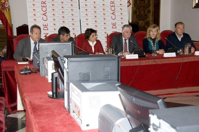 La Diputación de Cáceres entregará equipos informáticos a todos los ayuntamientos