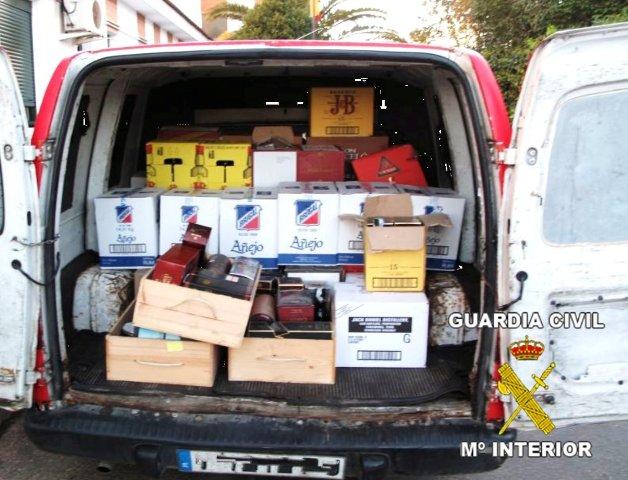 Detienen a un joven de 22 años por robar más de medio millar de bebidas alcohólicas de un almacén de Olivenza