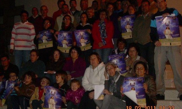 Los actores de la Pasión Viviente de Torrecilla de los Ángeles se unen en la presentación del cartel