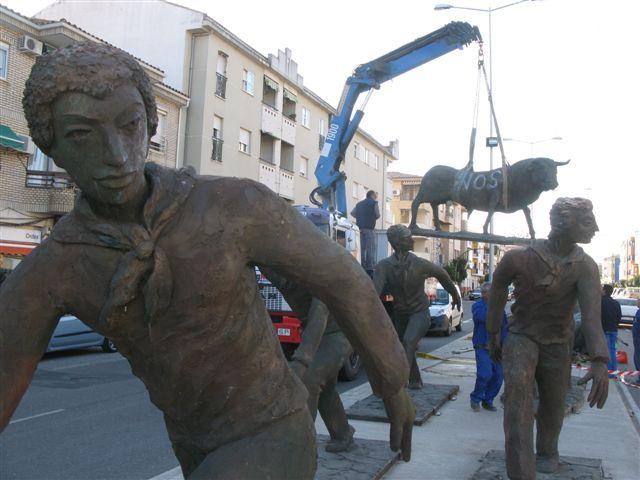 El Ayuntamiento de Moraleja agiliza la retirada de las esculturas del encierro tras el acto vandálico de anoche