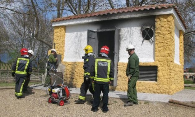 El incendio de un transformador en el parque fluvial de Moraleja obliga a intervenir a los bomberos