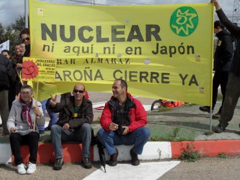 Unas 300 personas se concentran en la central nuclear de Almaraz pidiendo el cierre de las nucleares