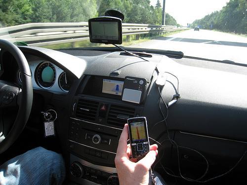 La DGT inicia el próximo lunes en la región una campaña especial de control de uso del teléfono al volante