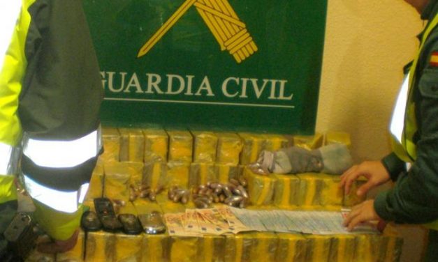 La Guardia Civil interviene 54 kilos de hachís y detiene a dos personas en carreteras de la zona de Zafra