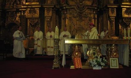 Baltasar Ballesteros recibe un homenaje en Coria con motivo de sus bodas de oro sacerdotales