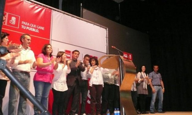 Teresa Roca presenta la lista del PSOE en Moraleja arropada por Rodríguez Ibarra y Ferreira