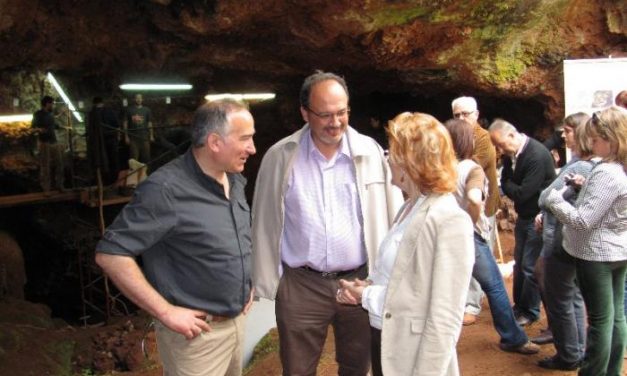 Primeros Pobladores invita a los ciudadanos a conocer las excavaciones de la Cueva El Conejar en unas jornadas