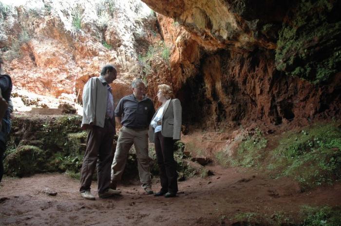 Las jornadas de puertas abiertas de la Cueva de El Conejar de Cáceres congregan a 300 personas