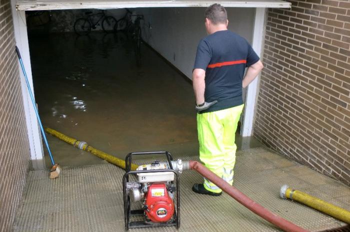 Una tromba de agua caída en Moraleja inunda bajos de viviendas y garajes en poco más de 20 minutos