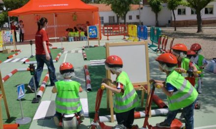 Más de 200 niños de Moraleja participan en unas jornadas de educación vial en el Joaquín Ballesteros