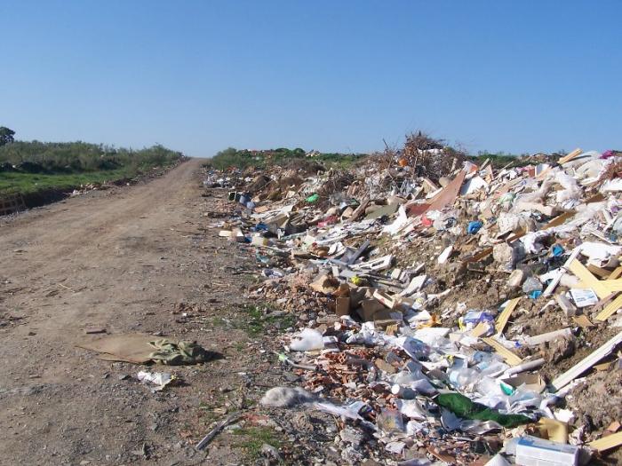 El PP de Moraleja critica el estado de la escombrera y el PSOE recuerda que se hará una planta de residuos