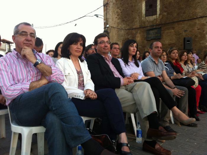 Fernández Vara vota en Olivenza y reconoce que puede ser el primer socialista en perder en Extremadura
