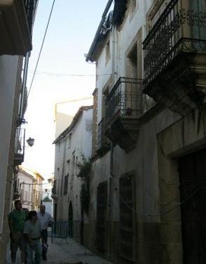 La comisión de seguridad de San Juan clausura la calle Sinagoga durante las fiestas por riesgo de derrumbe